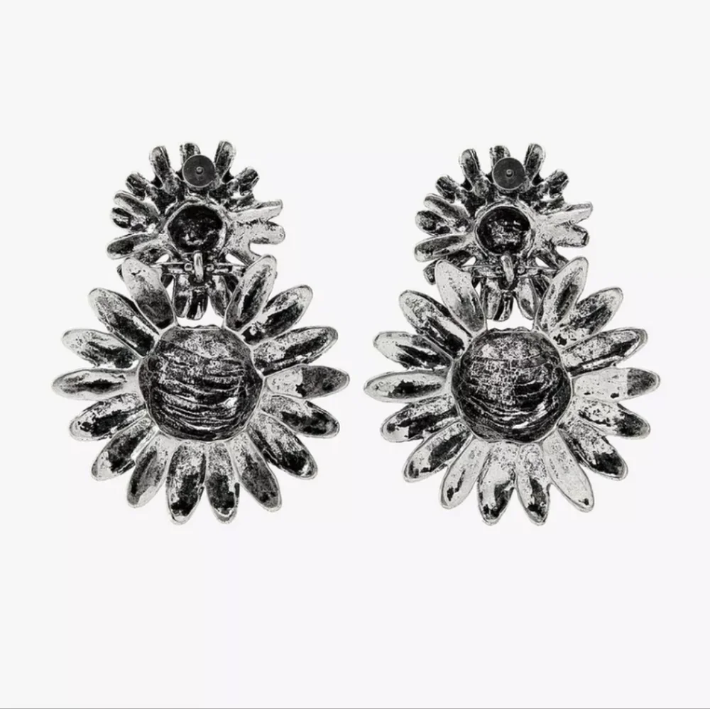 ZARA Double Flower Earrings - Picture 4 of 13